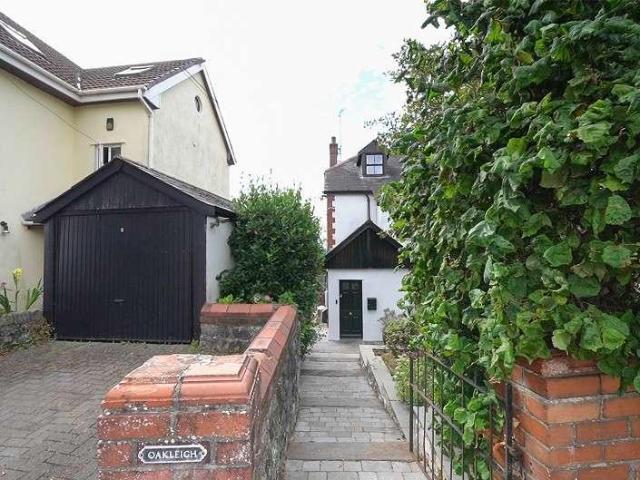 5 bed house for sale