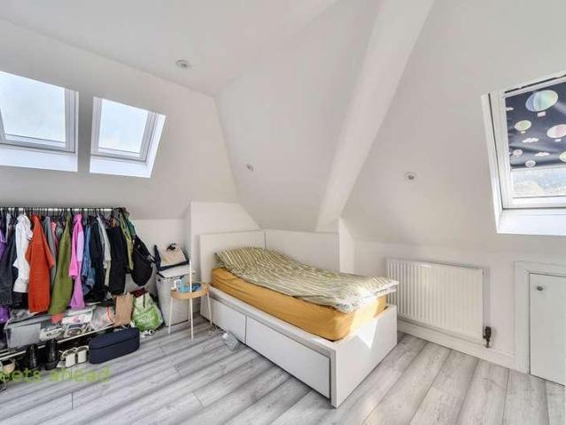 5 bed house for sale