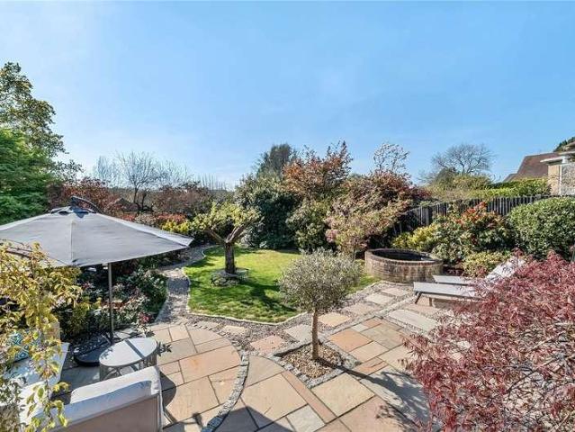 5 bed house for sale