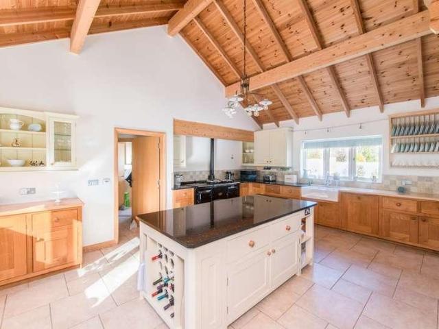 5 bed house for sale