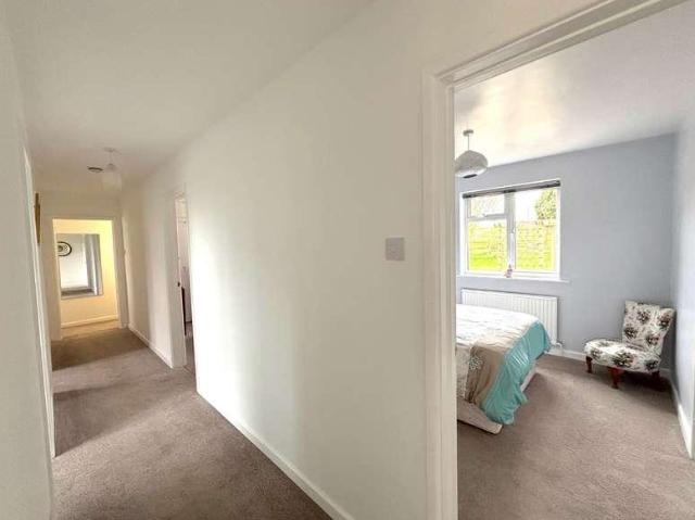 5 bed house for sale