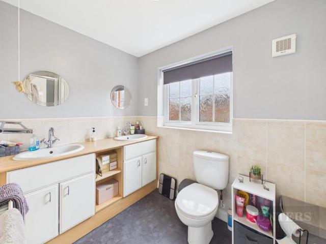 5 bed house for sale