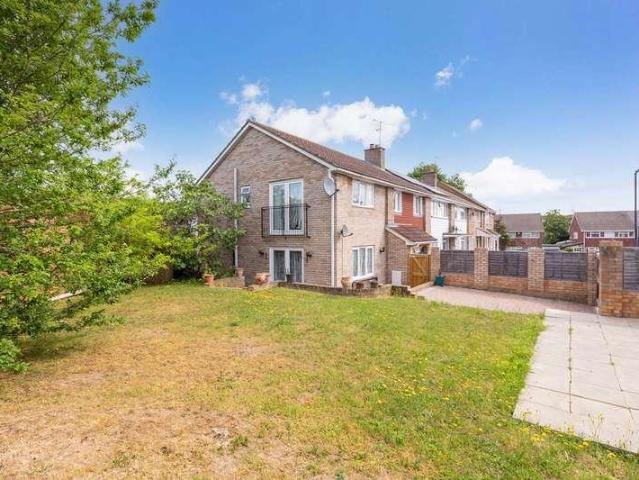 5 bed house for sale