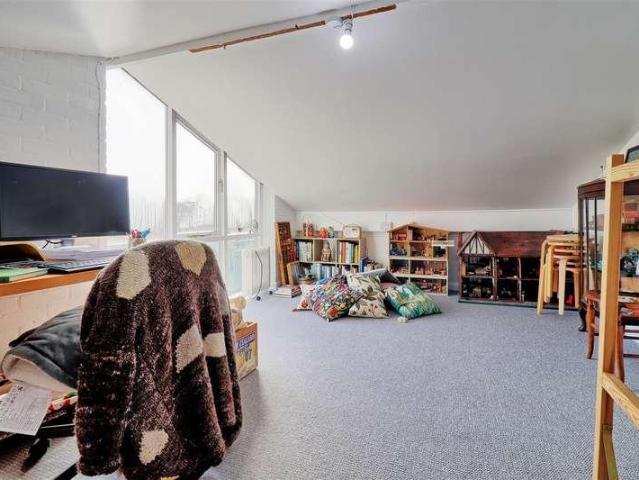 5 bed house for sale