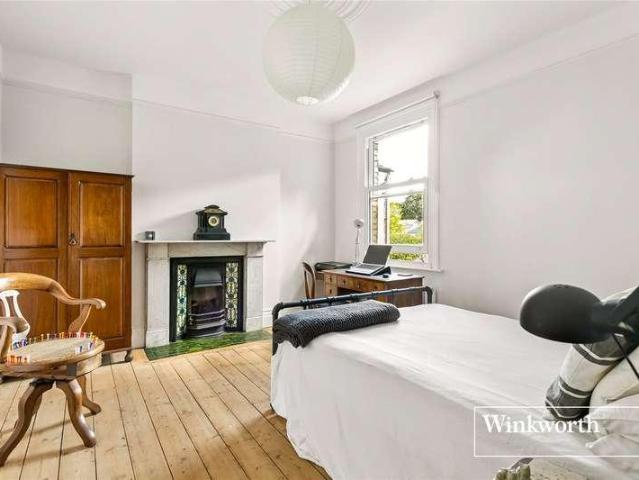 5 bed house for sale