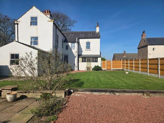 5 bed house for sale
