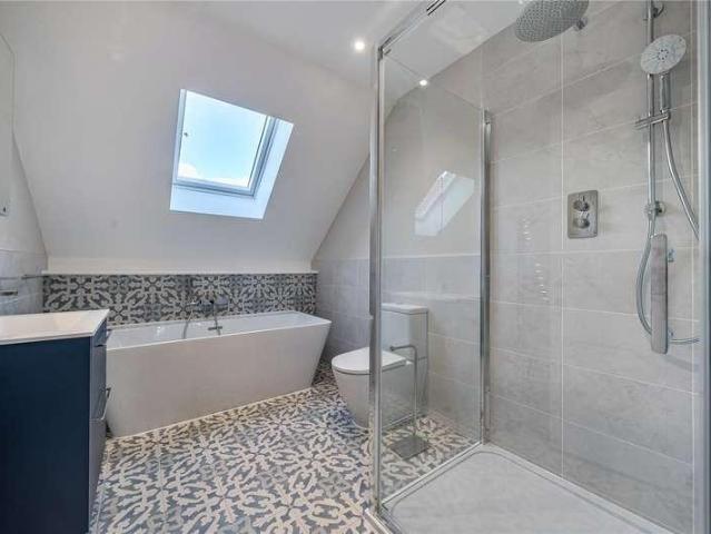 5 bed house for sale