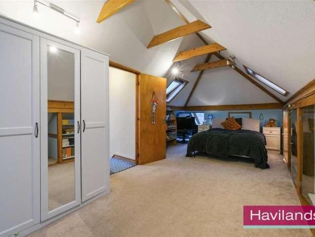 5 bed house for sale