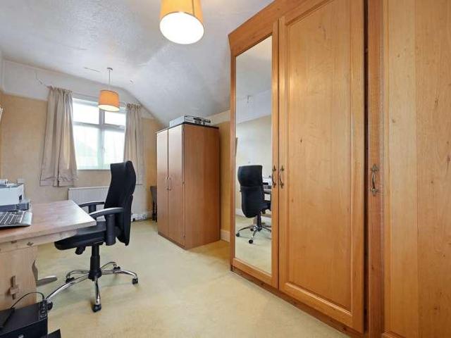 5 bed house for sale