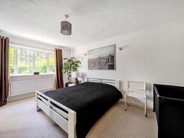 5 bed house for sale