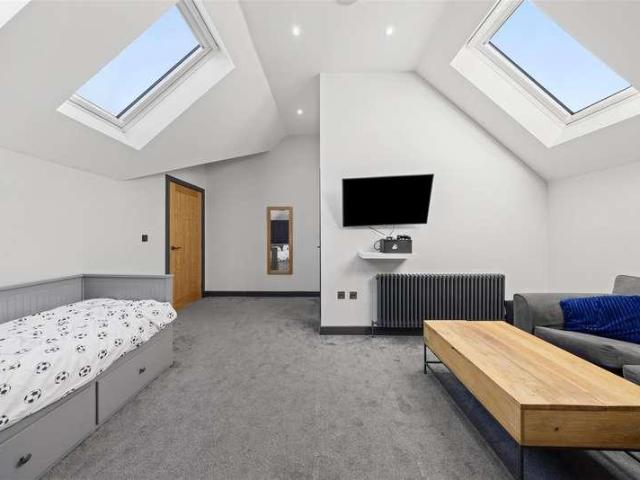 5 bed house for sale