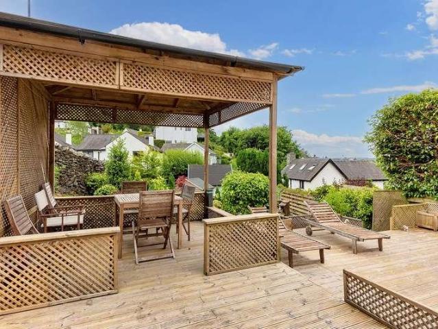 5 bed house for sale