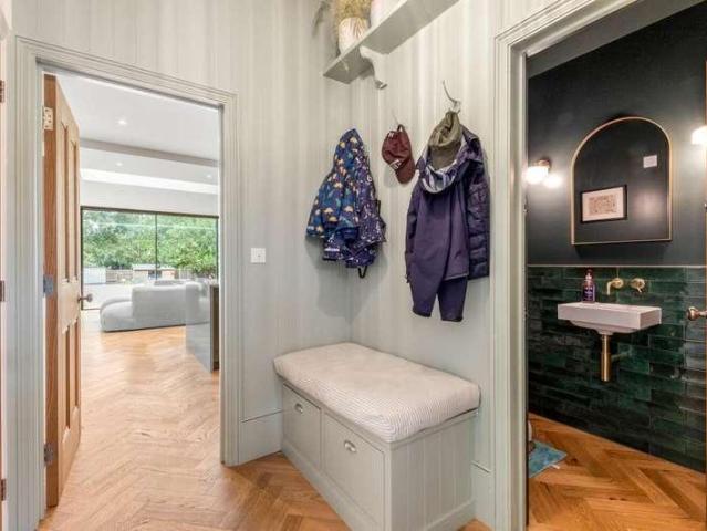 5 bed house for sale