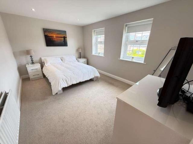 5 bed house for sale