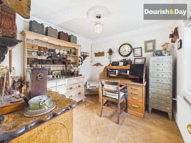 5 bed house for sale