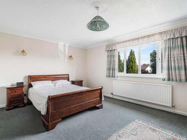 5 bed house for sale