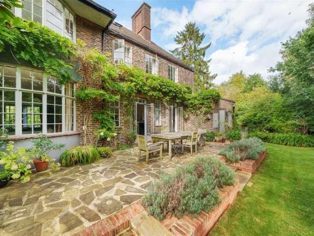 5 bed house for sale