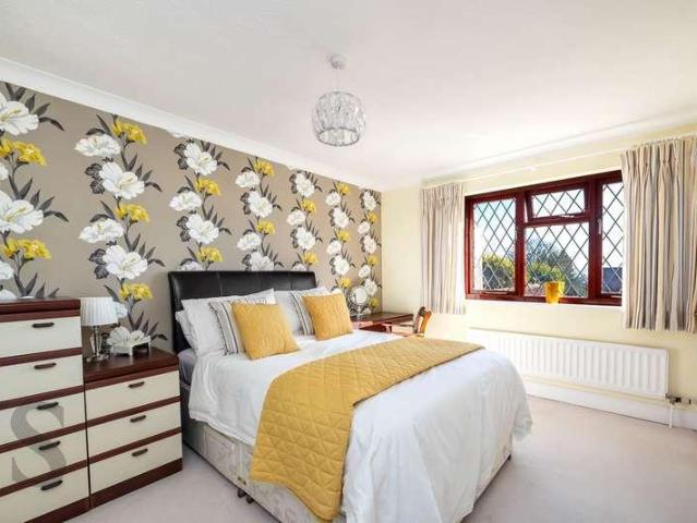 5 bed house for sale