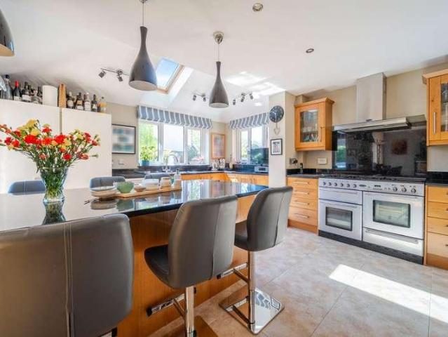 5 bed house for sale