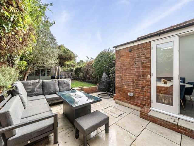 5 bed house for sale