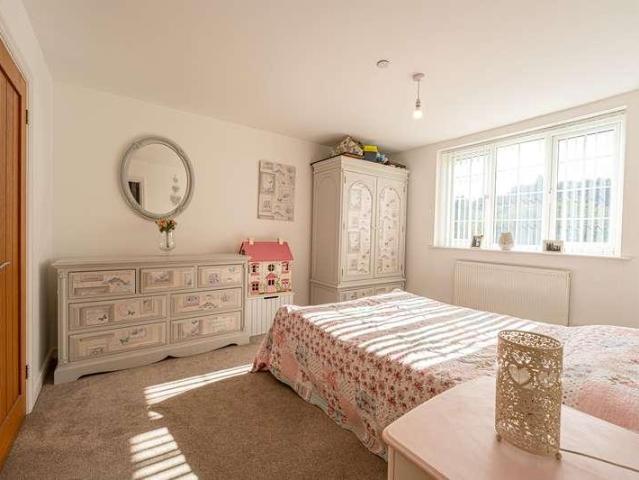 5 bed house for sale