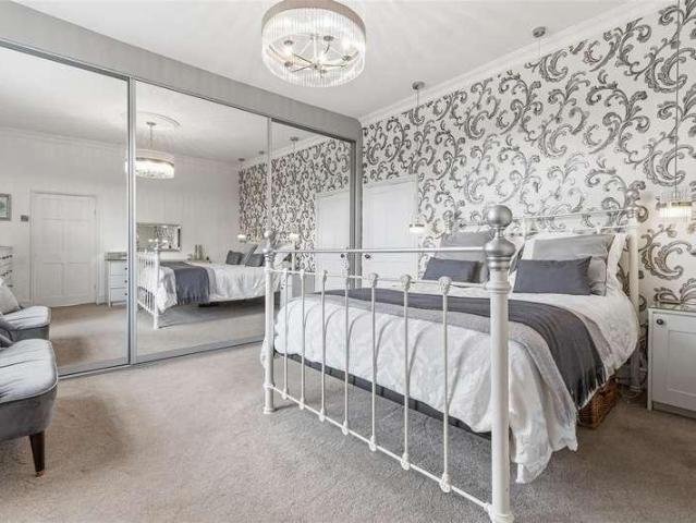 5 bed house for sale