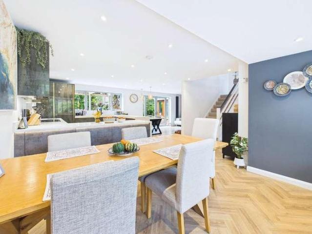 5 bed house for sale