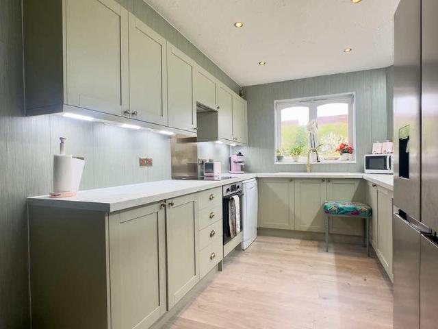 5 bed house for sale