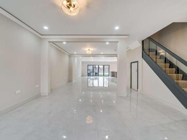 5 bed house for sale