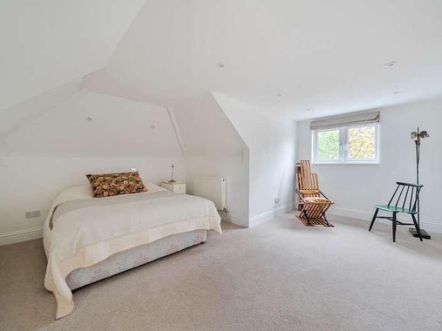 5 bed house for sale