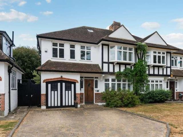 5 bed house for sale