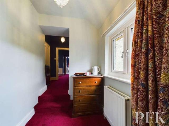 5 bed house for sale
