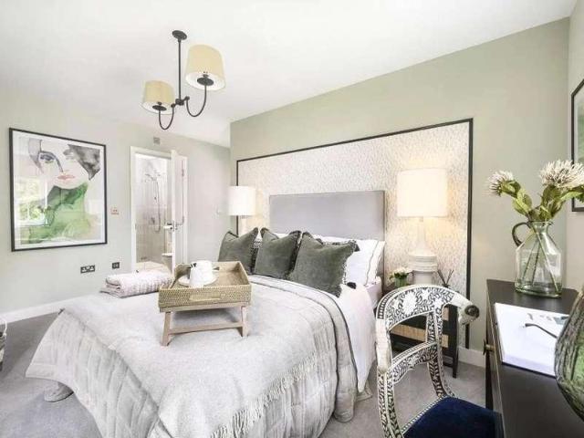 5 bed house for sale