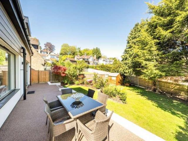 5 bed house for sale