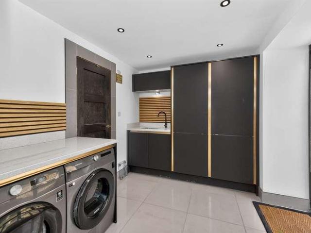 5 bed house for sale
