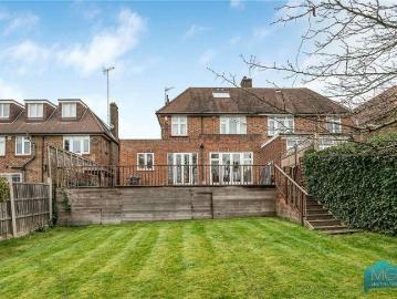 5 bed house for sale