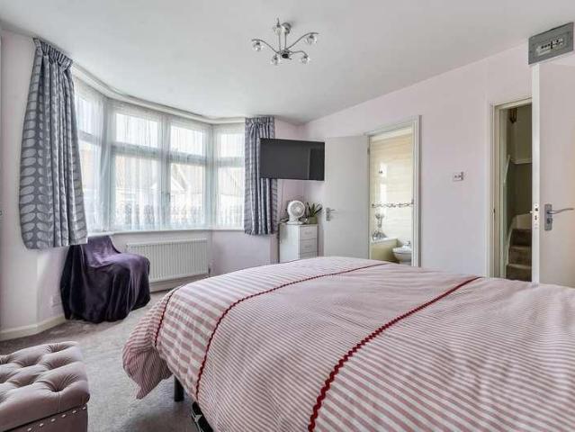5 bed house for sale