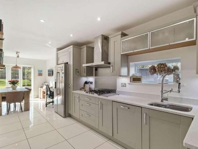 5 bed house for sale