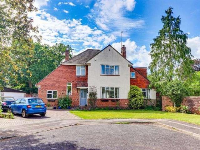 5 bed house for sale