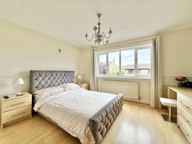 5 bed house for sale