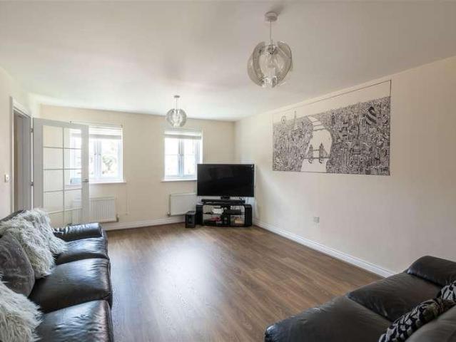 5 bed house for sale