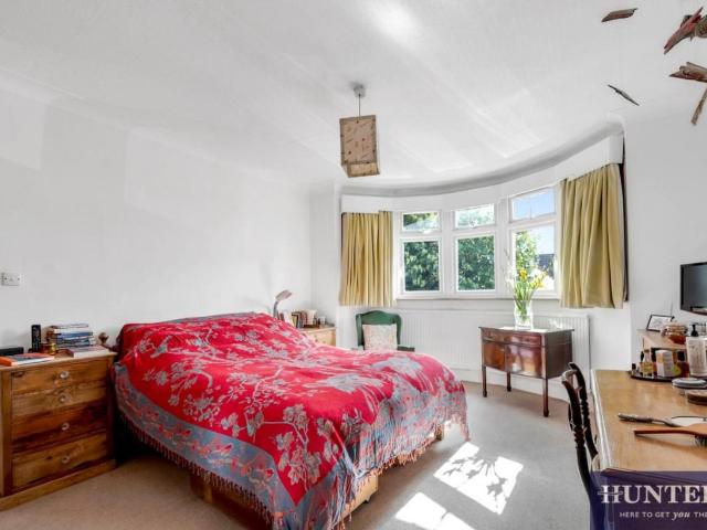 5 bed house for sale
