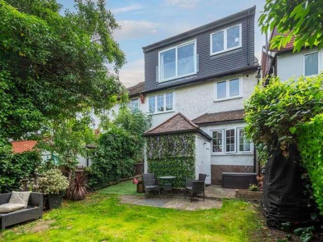 5 bed house for sale