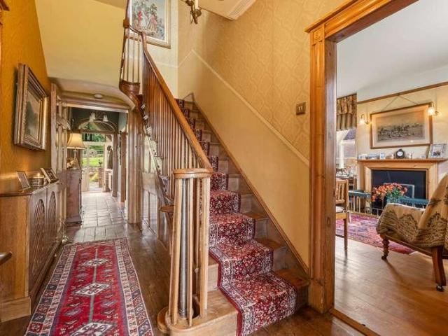 5 bed house for sale