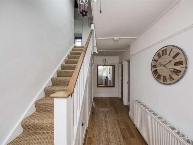 5 bed house for sale