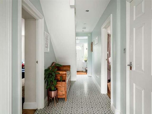 5 bed house for sale