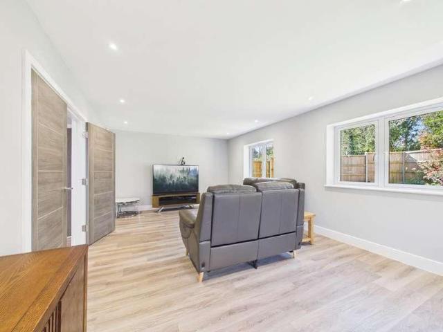 5 bed house for sale