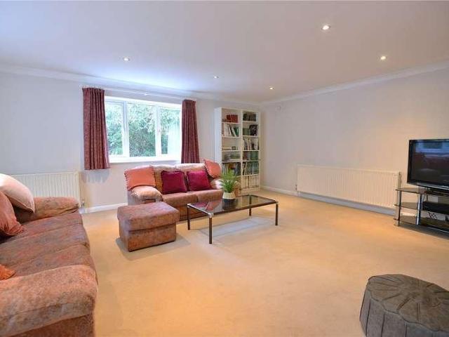 5 bed house for sale