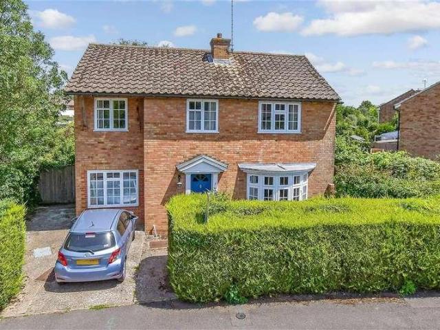 5 bed house for sale