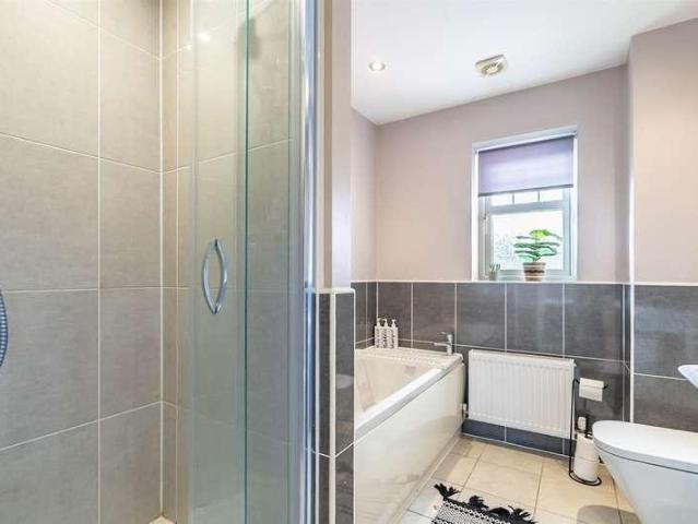 5 bed house for sale